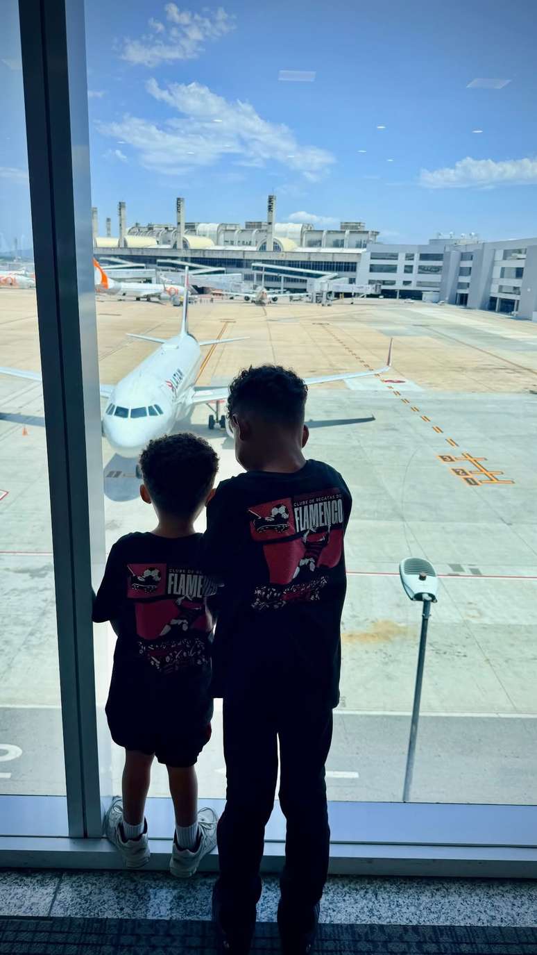 Gisellen Ramalho viaja com os filhos para Lima