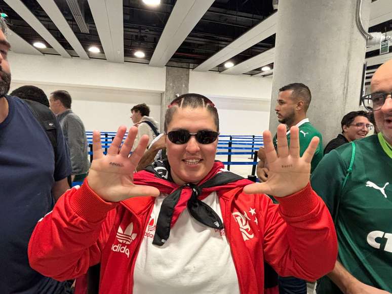 Nathalia Valério escolheu fazer uma tatuagem para marcar a campanha do Flamengo na Libertadores na pele