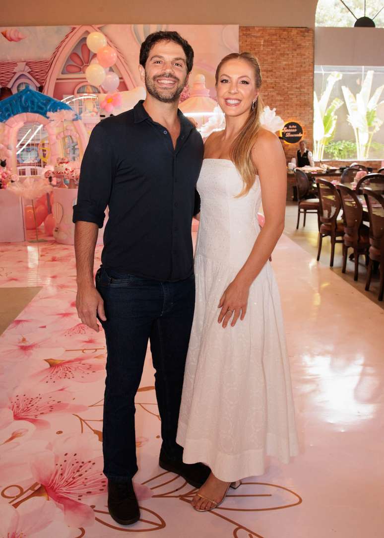 Duda Nagle e a namorada Mariane Heller 