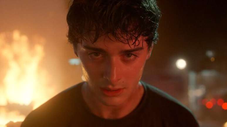 Tomada final chocante do Volume 1 foi diretamente adaptada para o pôster da 5ª temporada