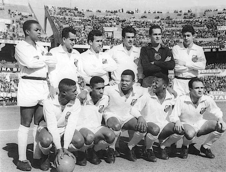 Santos foi o primeiro brasileiro campeão da Libertadores. Levou em 1962 (foto) e 1963. Volktaria a ganhar em 2011.