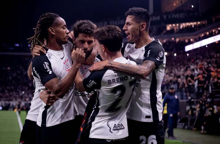 Corinthians tenta se aproximar do G8 &ndash;