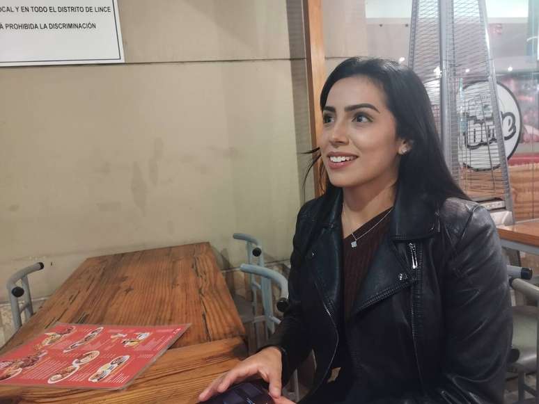 Nicole Mariela, modelo peruana, conversa com o Jogada10 sobre o fanatismo brasileiro &ndash;