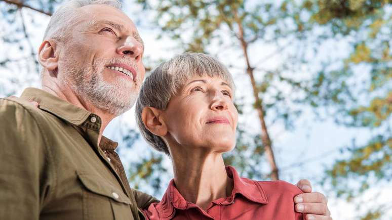 Descubra o país com o maior número de pessoas centenárias –