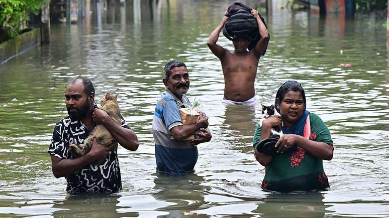 O governo do Sri Lanka declarou estado de emerg&ecirc;ncia e pediu ajuda internacional