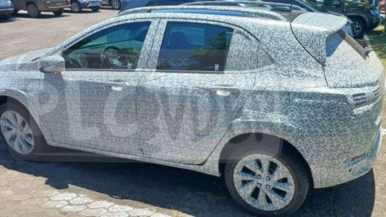 Novo Chevrolet Sonic 2026 flagrado em testes no Brasil