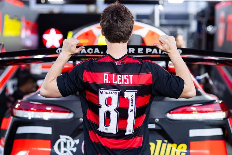 Arthur Leist e Texaco Racing representando o Flamengo na Stock Car