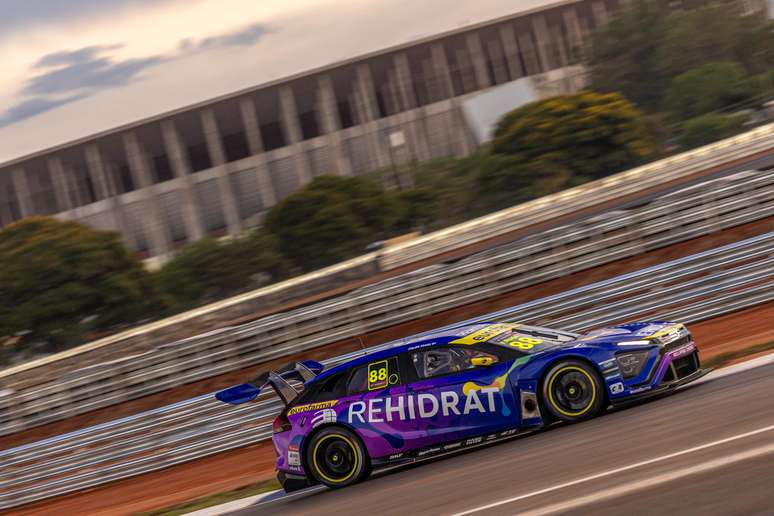 O piloto foi o primeiro a realizar a parada obrigat&oacute;ria, o que foi crucial para a vit&oacute;ria