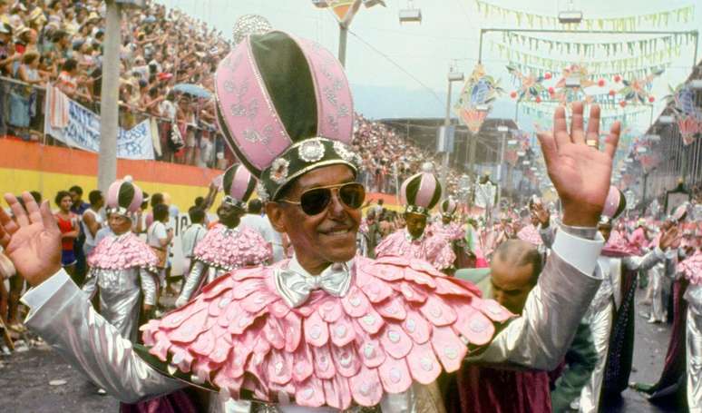 Cartola, samba icon and founder of the band Manguera, died 45 years ago, and only now will I know why he wore sunglasses.