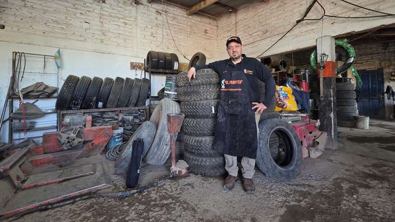 Favio Javier Jim&eacute;nez, na borracharia da fam&iacute;lia