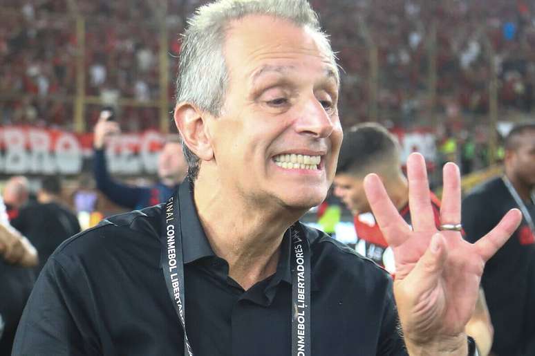 Luiz Eduardo Baptista, presidente do Flamengo, faz alusão aos quatro títulos da Libertadores –
