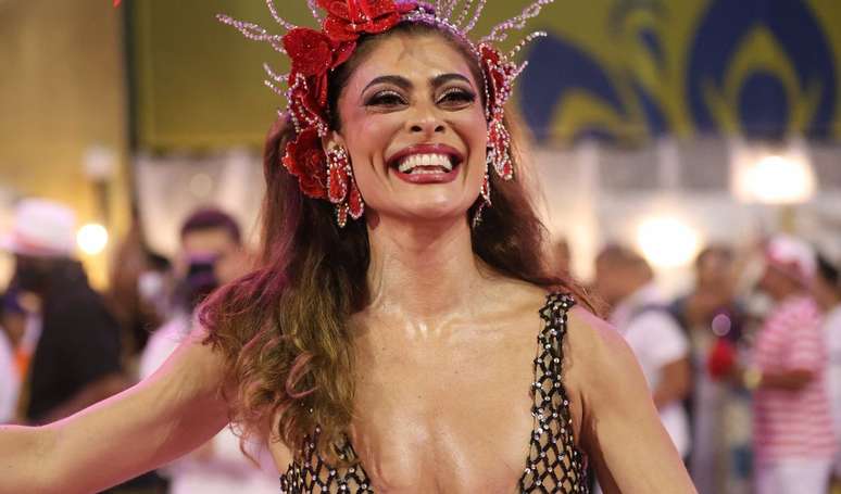 Retorno de Juliana Paes, Lore Improta grávida e mais: os looks das famosas no minidesfile das escolas de samba do Rio para o Carnaval 2026.