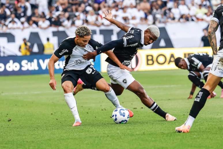 He faces Corinthians and Botafogo in Itaquera.