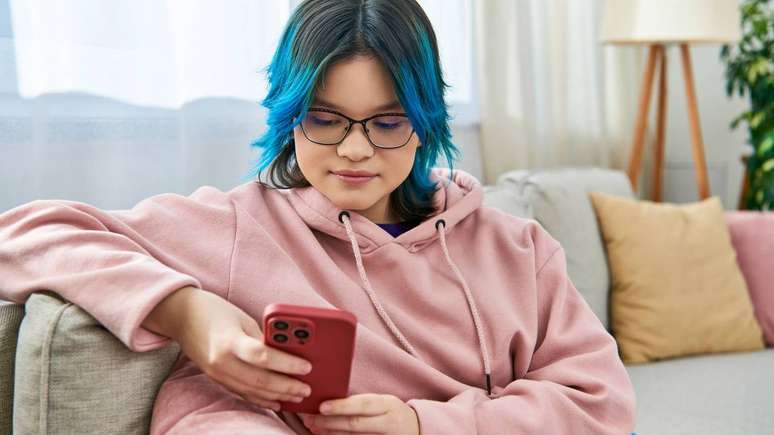 Estudos internacionais indicam que o excesso de estímulos digitais pode diminuir a capacidade criativa, especialmente entre jovens e adolescentes -depositphotos.com / IgorVetushko