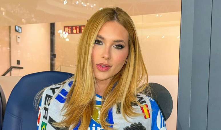 Virginia Fonseca receives an unexpected gift from Vinny Junior's mother after Flamengo Libertadores 2025 win, but she supports another team.