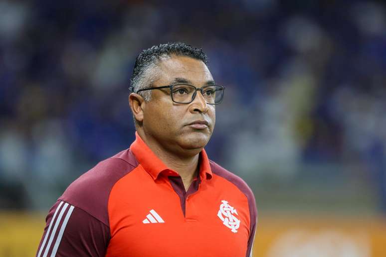 Roger Machado está livre no mercado desde a saída do Internacional 