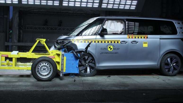 Volkswagen ID. Buzz, a 'Kombi el&eacute;trica', tira nota m&aacute;xima em teste colis&atilde;o