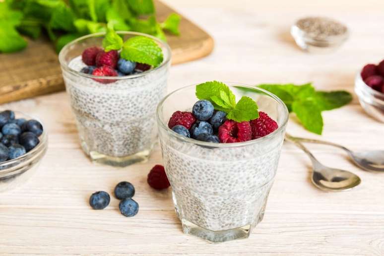 Pudim de chia com frutas vermelhas 