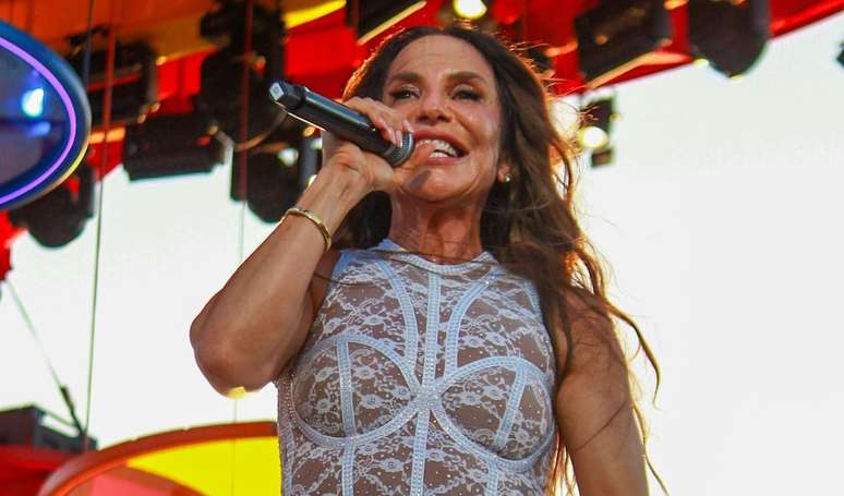 Yvette Sangallo led another show on the Clareou tour, this time in Salvador, Bahia.