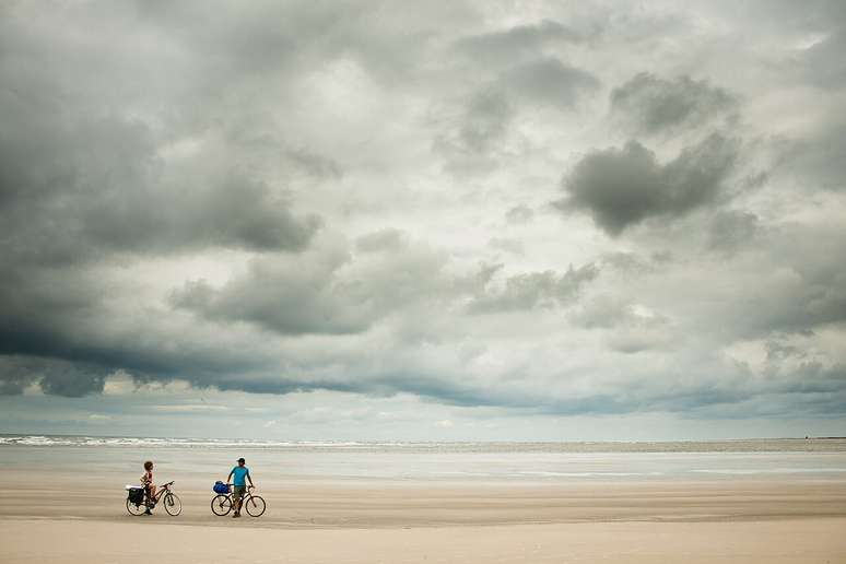 Regras de conservação, preparo adequado e respeito ao ambiente garantem uma experiência segura e consciente na ilha – Wikimedia Commons/Pedro Peron