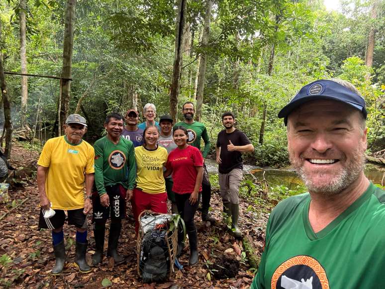 Paulo Zartman com equipe durante expedição de outubro a Cabeça do Cachorro