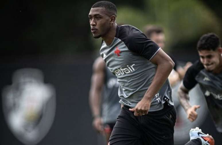 Rayan marcou duas vezes na goleada do Vasco sobre o Internacional –