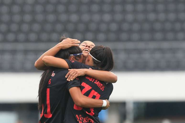 Jogadoras das Bragantinas. 