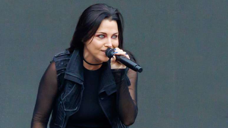 Amy Lee during a show with Evancens in 2025