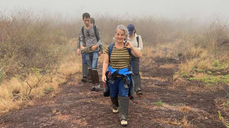 Ana Prudente em expedição científica nas cangas de Carajás, na floresta amazônica