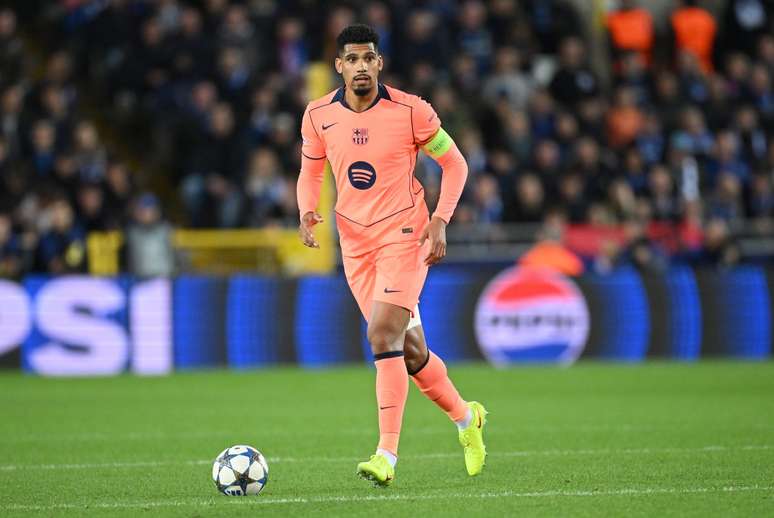 Ronald Araújo durante partida do Barcelona 