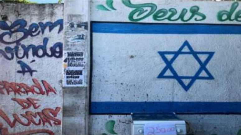 Na Parada de Lucas, no Rio, &eacute; comum encontrar a grafites com a bandeira de Israel