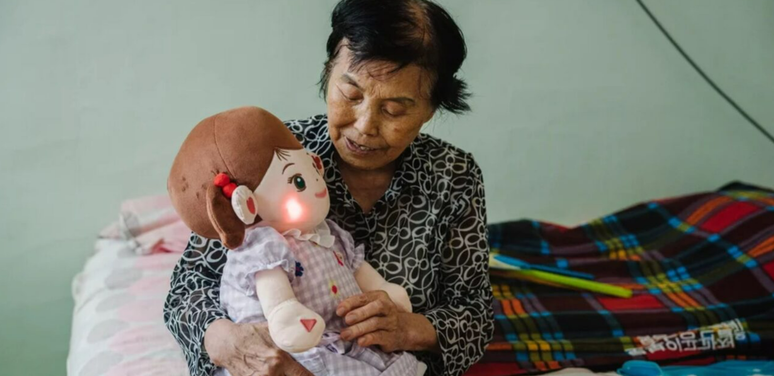 'Netos' robôs feitos com IA oferecem companhia a idosos e viram saída para crise de saúde na Coreia do Sul
