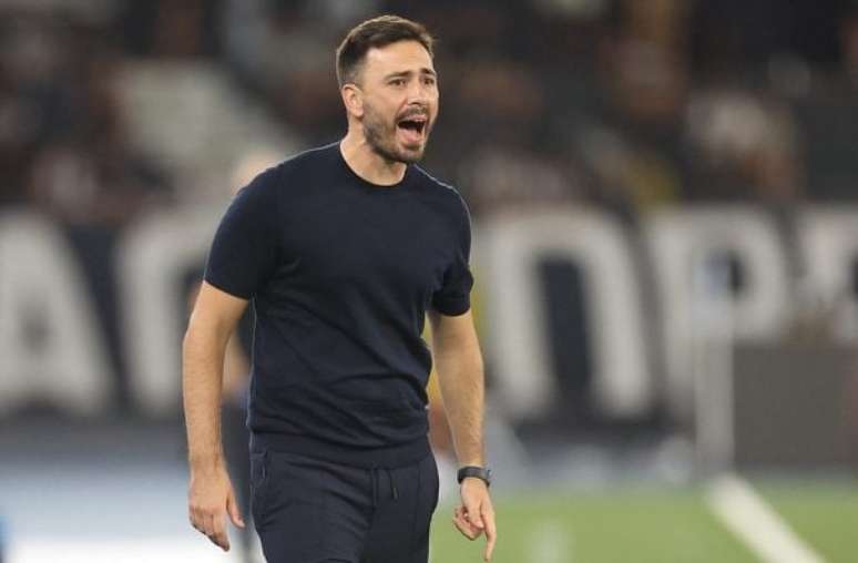 Savarino se machucou contra o Corinthians e pode desfalcar o Botafogo na reta final da temporada.