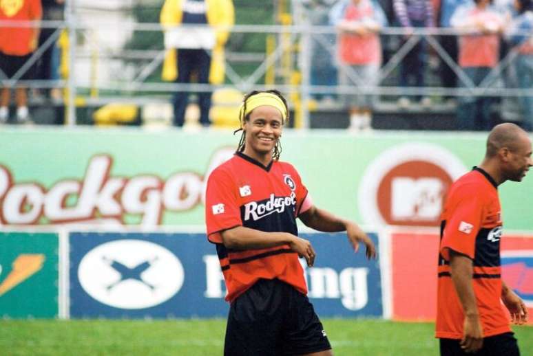 Tony Garrido, from Cidade Negra, while participating in Rockgol in July 2002.