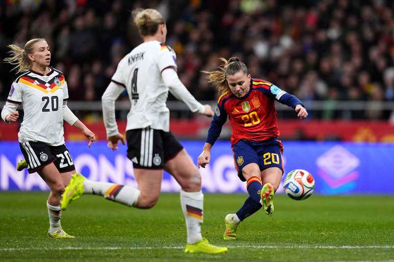 கிளாடியா பினா அடித்த கோலின் தருணம் –