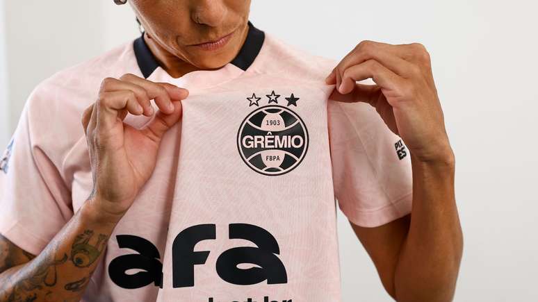 2025 Gremio pink shirt