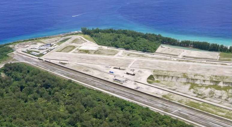 Área limpa para a construção do sistema de radares Tacmor em Angaur, Palau