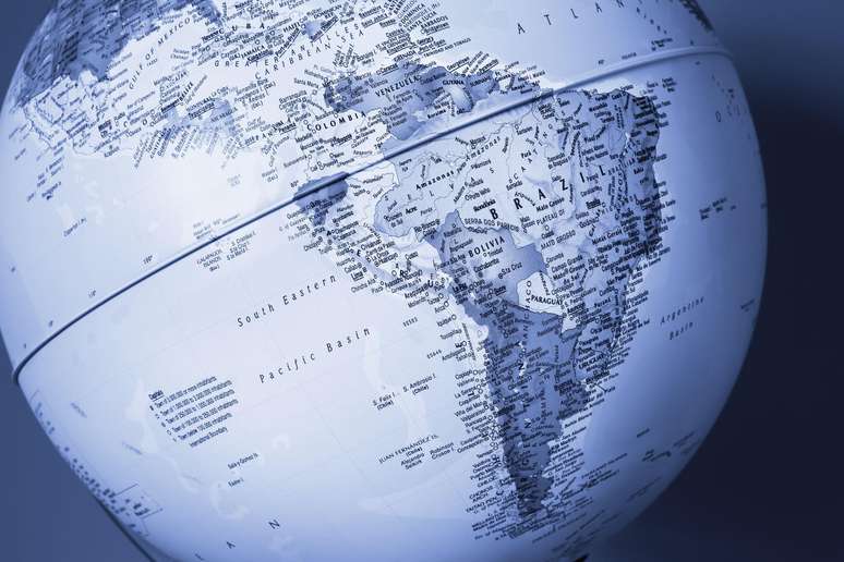 O Brasil n&atilde;o se esfacelou em diversas pequenas rep&uacute;blicas como a Am&eacute;rica Espanhola