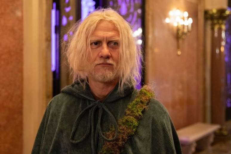 “D.P.A 4 – O Fantástico Reino De Ondion” acompanha as aventuras de dois dos detetives do Prédio Azul enquanto tentam encontrar seu parceiro 