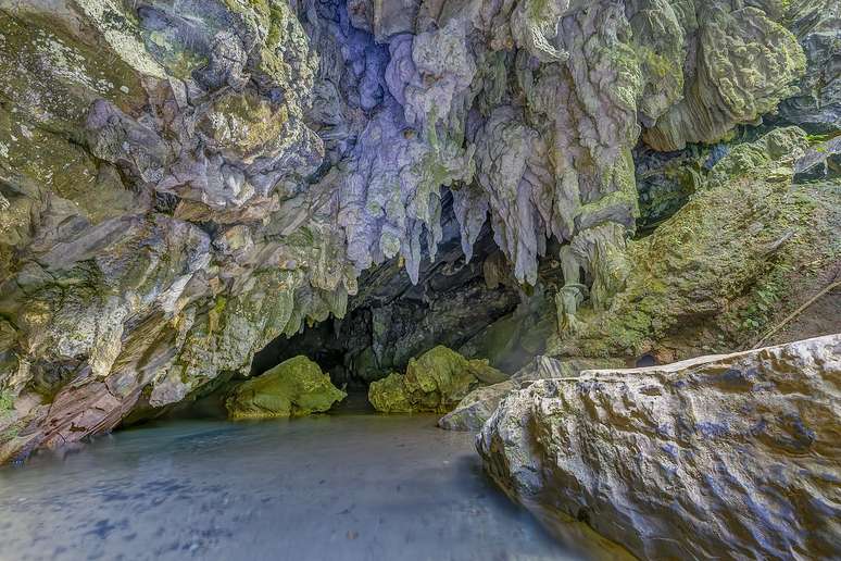 A melhor época para visitar vai de abril a setembro, quando as trilhas ficam mais secas e o acesso às cavernas é ainda mais seguro – Wikimedia Commons/Thomas Fuhrmann