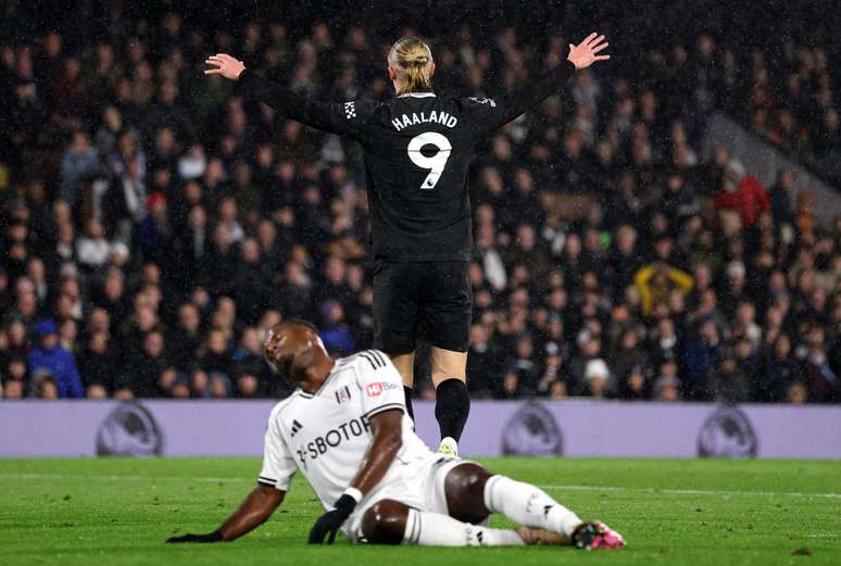 Haaland comemorando o primeiro do City 