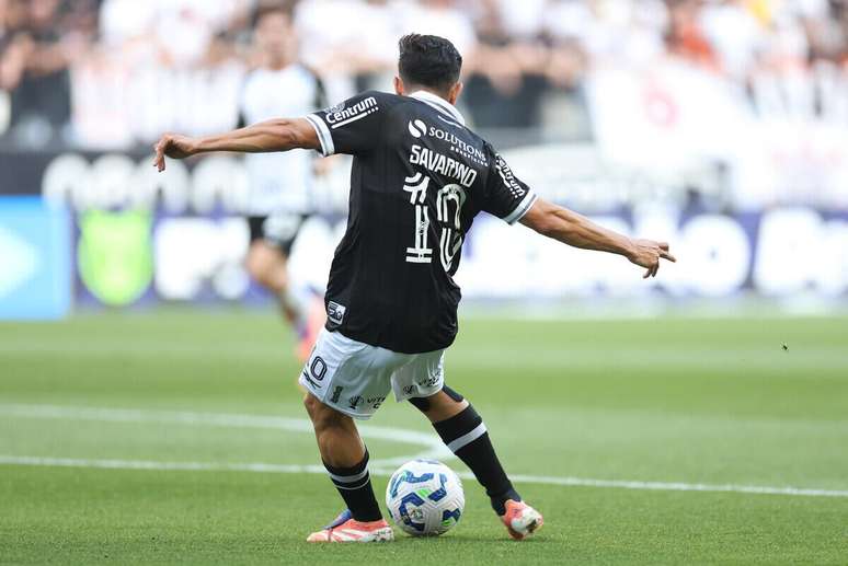 Savarino se machucou contra o Corinthians e pode desfalcar o Botafogo na reta final da temporada.