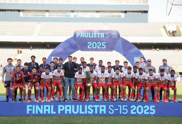 Jogadores do time sub-15 do Red Bull Bragantino. 