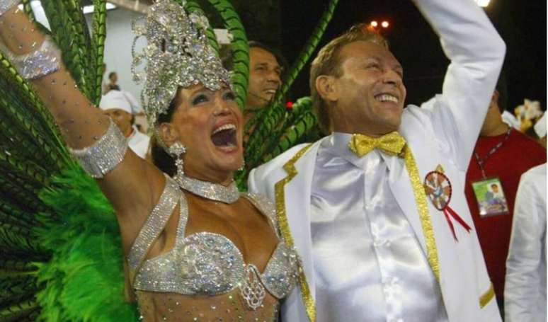 Em 'Senhora do Destino', Aguinaldo Silva criou um desfile em homenagem à Maria do Carmo (Susana Vieira).