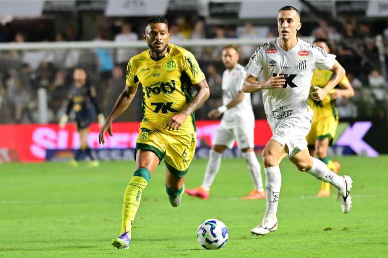 Reinaldo (Mirassol) durante jogo contra o Santos, no dia 19.11.2025