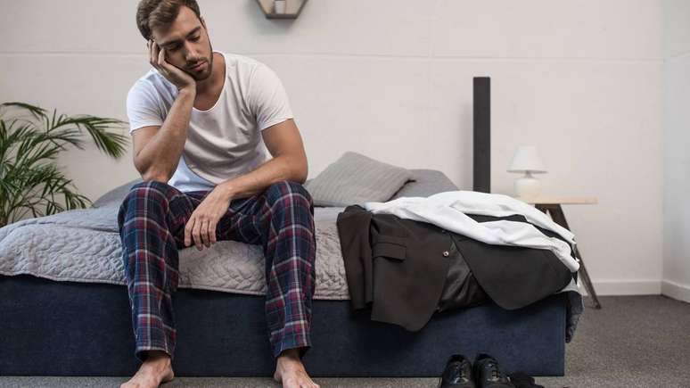 O declínio nos níveis de testosterona pode estar ligado a sintomas como fadiga, perda de massa muscular, alteração de humor e queda da libido – depositphotos.com / AllaSerebrina