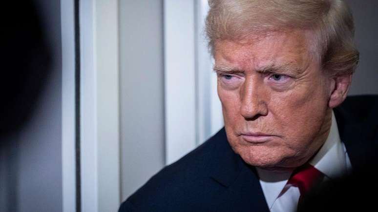 A decisão de Trump paralisa os pedidos de residência e cidadania de pessoas de 19 países