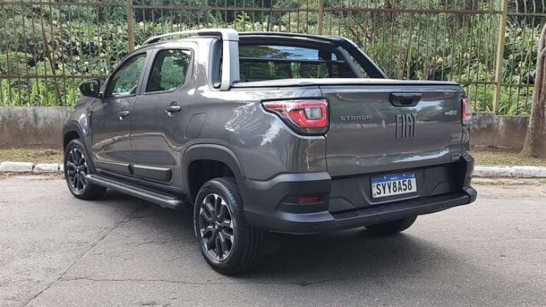 Peugeot 2008 vs Fiat Strada