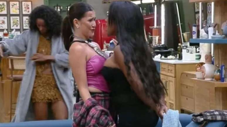 Briga entre Duda e Carol em 'A Fazenda 17'