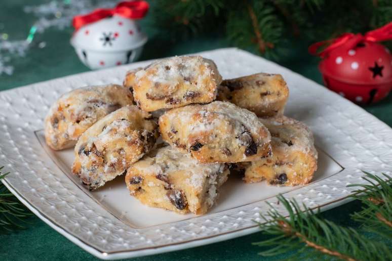 Stollen bites natalinos com uva-passa 